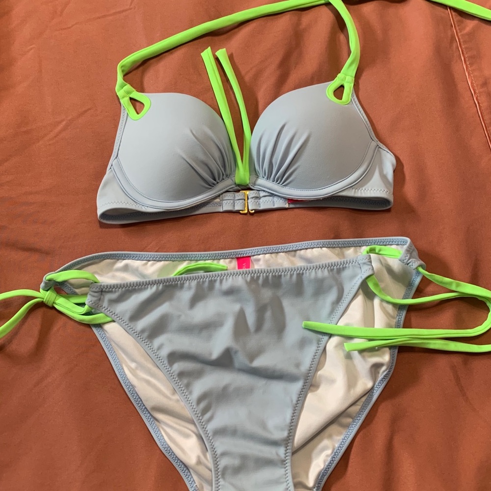 Victoria’s Secret bikini